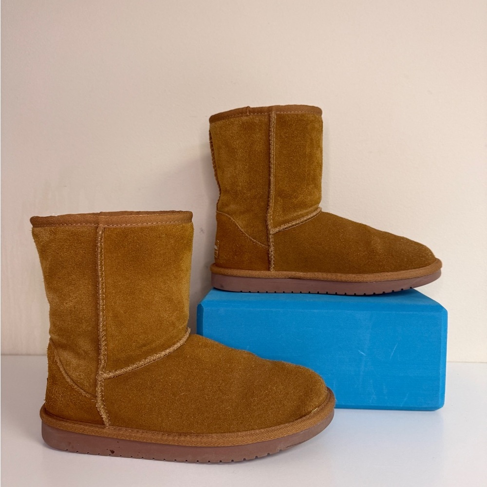 Koolaburra by Ugg: Kids Koola Short Ugg Boot - Chestnut, Size 2 (Girl) - Picture 5 of 8